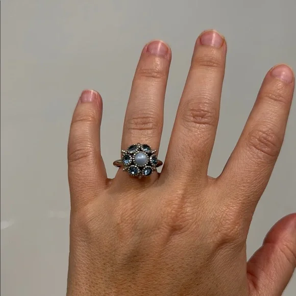 AVON Vintage Sterling Silver Blue Stone Cluster Ring - Women's Jewelry - Picture 1 of 5